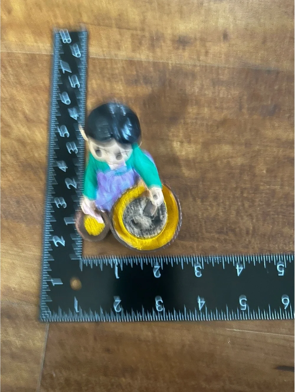 YI ART Korean resin figurine of Woman Villager with Grinding Stone